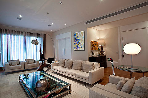 Sala con espacios libres