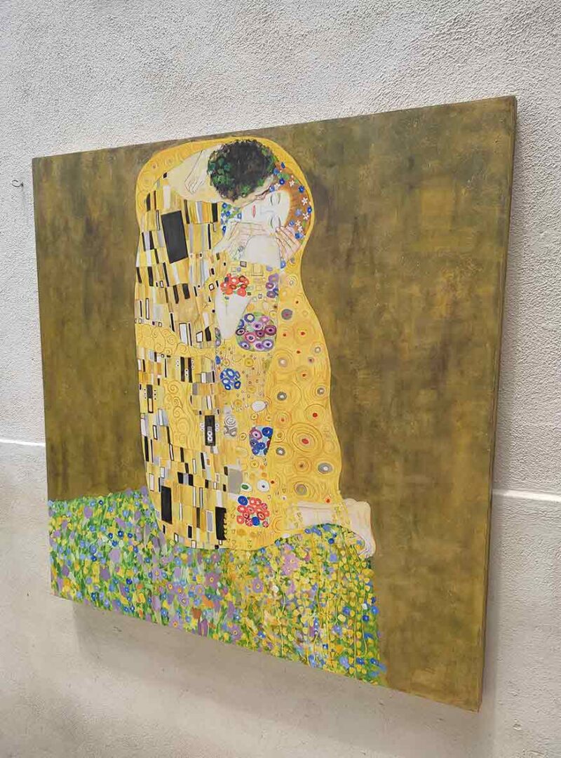 el beso de Gustav Klimt reproducción pintada a mano en medida de 100x100cm.